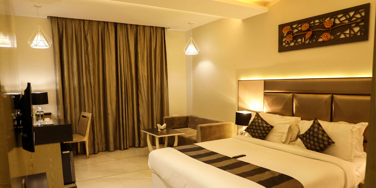 https://staging.hotelimperialgrand.com/wp-content/uploads/2024/07/executive-room-wrapper.jpg