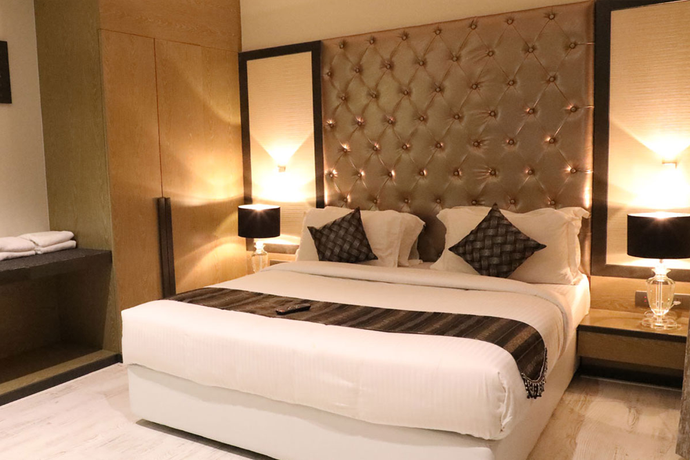 https://staging.hotelimperialgrand.com/wp-content/uploads/2025/05/suite-1.png